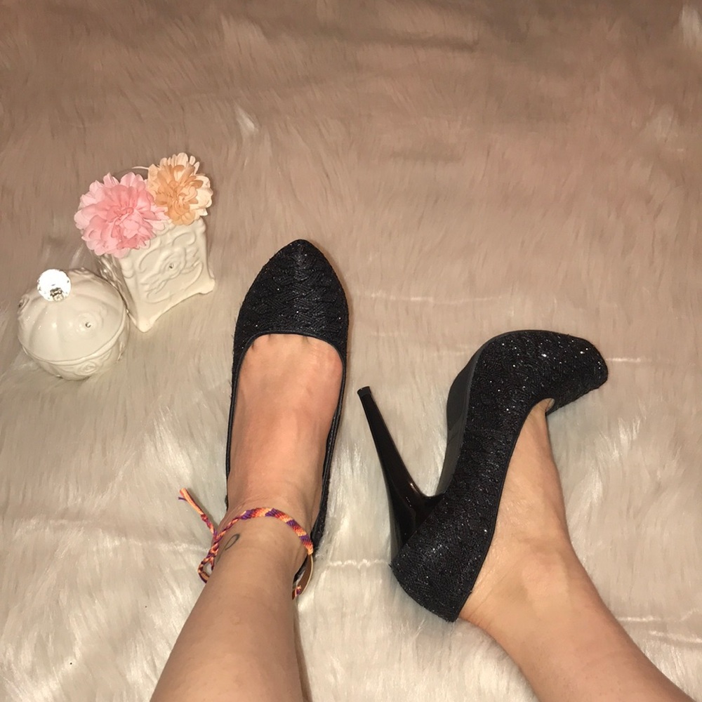 Carlos Santana Sz 7 heels